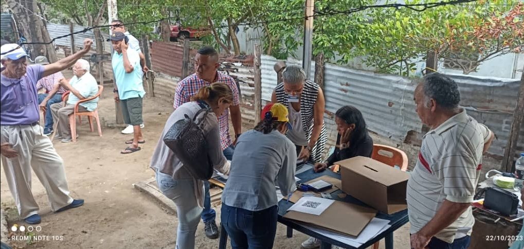 pj_sanfdo's tweet photo. Continúa la afluencia de votantes en San Fernando a las 3pm

#PjConLasPrimarias

@ActivismoPJ
@Pr1meroJusticia
@hcapriles
@MBMartinezR https://t.co/8qQVi2Xanu