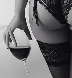 Cheeky glass of red then bed 🖤