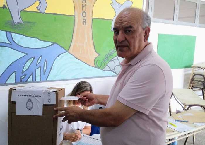 lujanhoy's tweet photo. @juancjuarez11: "Espero el mejor resultado para los argentinos, la Provincia y Luján"
https://t.co/WOD8tcMtZI

El candidato a diputado nacional de Juntos sostuvo que "no es una elección más porque la estamos dando en el marco de los 40 años de democracia". https://t.co/QC5zvI0Wxf