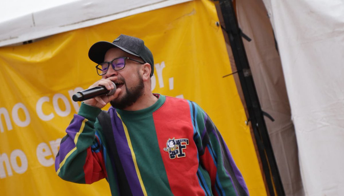 DesarrolloBta's tweet photo. ¡Disfruta de una tarde llena de música, gastronomía y mucho talento local!🥰😍 No te pierdas el último día de la Feria de la Economía Cultural y Creativa #HechoEnBogotá❤️💛
No hay mejor lugar para descubrir nuevos sabores y adquirir productos #HechosConAmor y mucha dedicación.🤩 https://t.co/lYUP9hJbXm