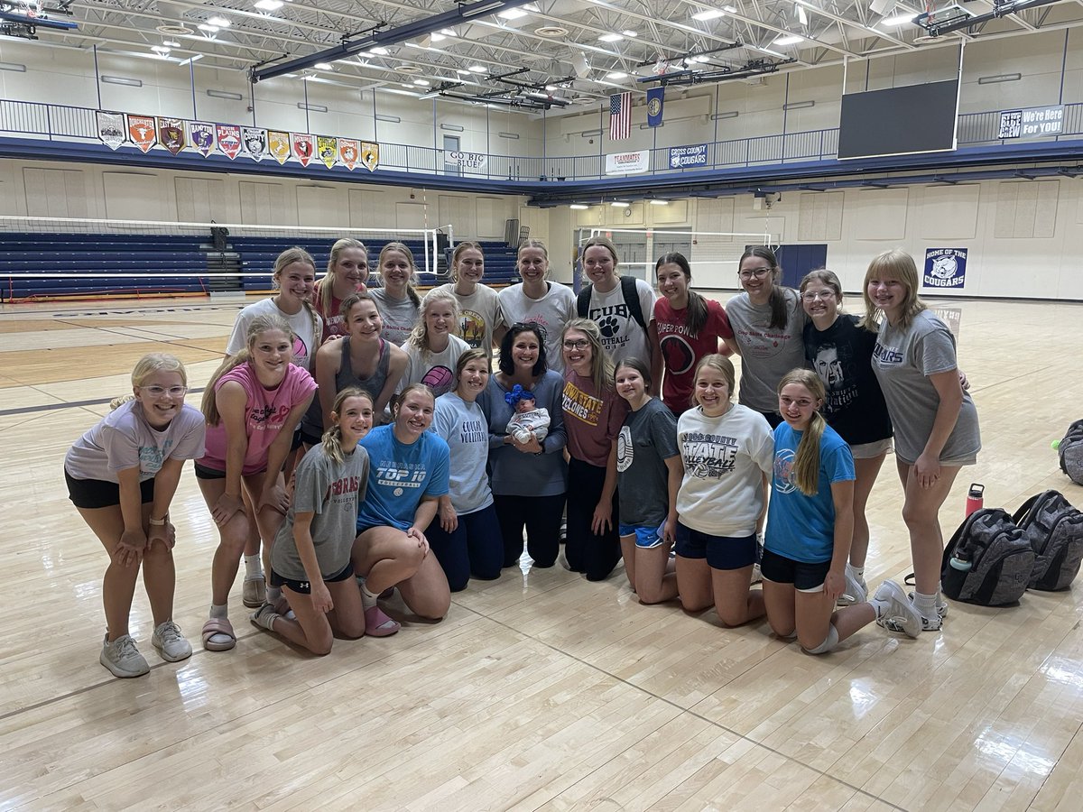 The newest member of the team came to visit before our big game tomorrow! 🥰💙🐾🏐 #gocougz #sunnyjo #futurecougar