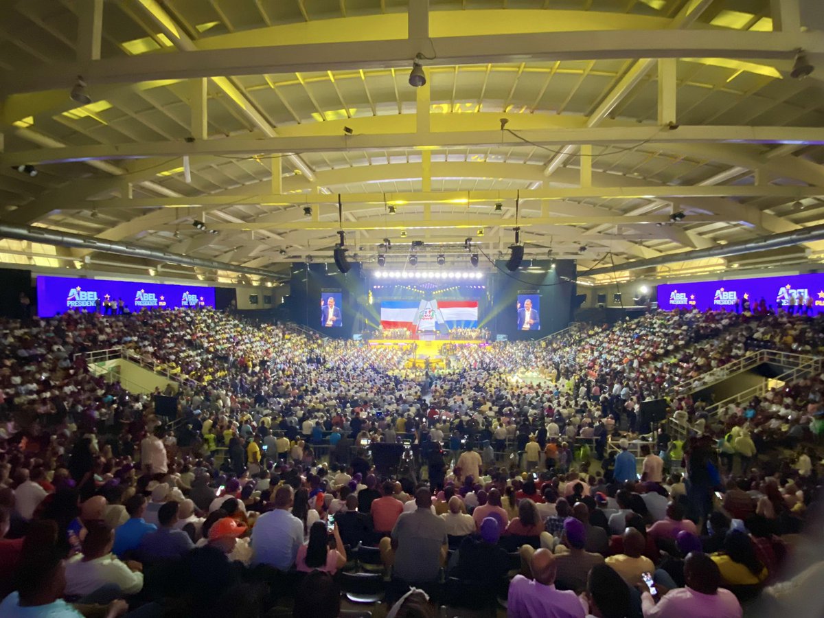 RodrigMarchena's tweet photo. En la arena, el caracol. Abel, sol, patria y multitud. 
Hoy también fue 8 de julio. Abel, líder de la oposición.
Genial fotografía, recuerdo y energía. https://t.co/OAWCHP1n8Y