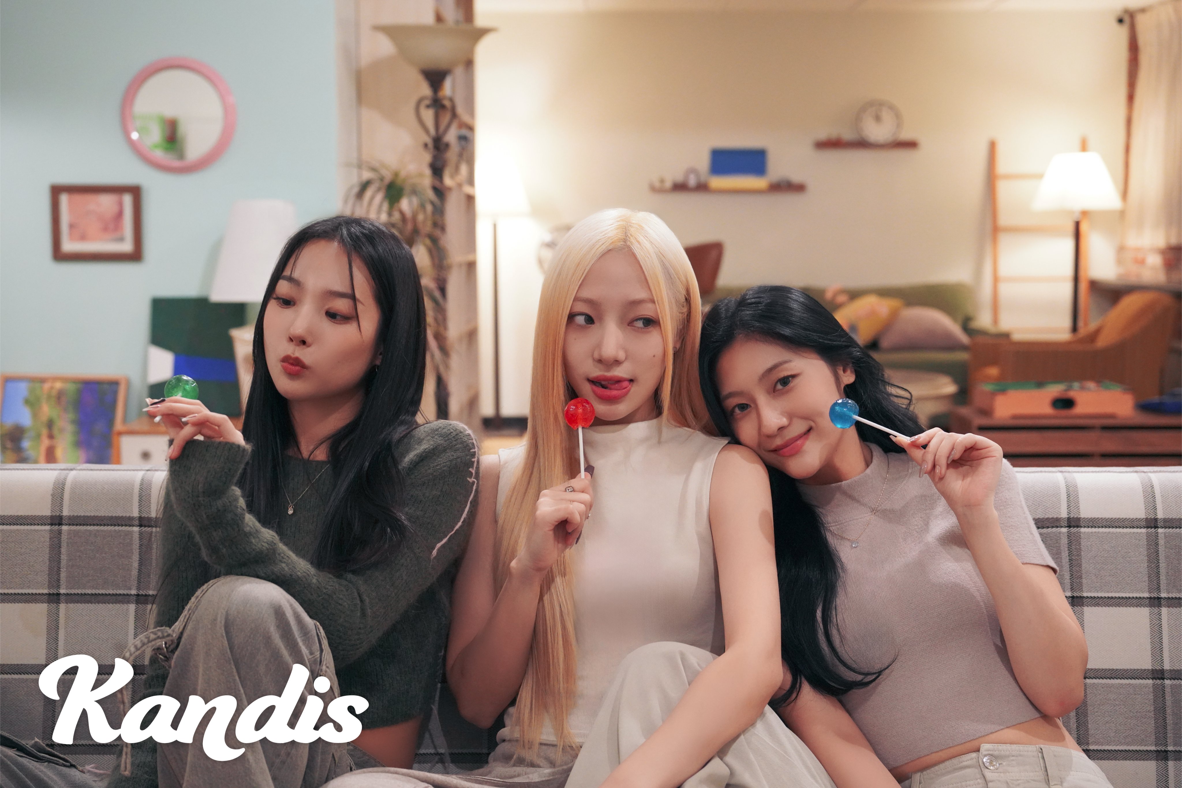 F9Ea9ipbYAAnWif?format=jpg&name=4096x4096