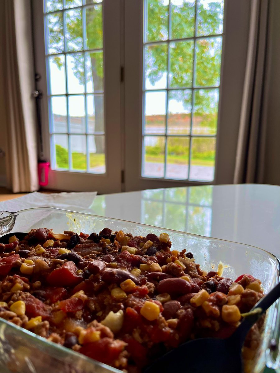 Michiganography's tweet photo. I’m no foodie, but putting my homemade chili over my homemade pumpkin/spinach mac ‘n cheese for apres-hike dinner was a stroke of culinary genius. 
#FallFood
#MichiganMyMichigan https://t.co/aq7WFp07Fz