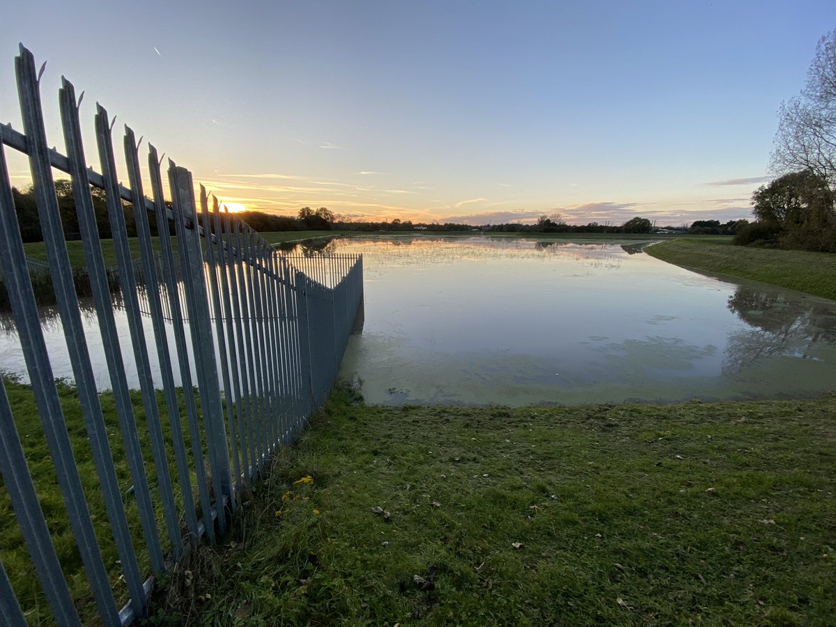 After #StormBabet you can see how #COPFAS has hugely reduced flood risk for Cottingham & Hull. Upstream reservoirs are still storing water 24 hrs later to reduce risk downstream. Trash lines show more water stored upstream and now being carefully released downstream