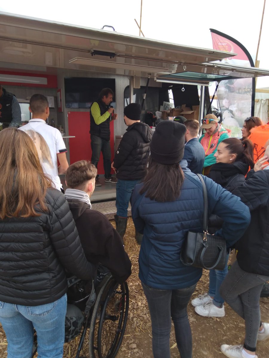 InterbevGdEst's tweet photo. Dernière journée @foiredepoussay en images : apprendre en s'amusant ; déguster une viande locale issue du modèle durable de polyculture élevage de la @regiongrandest
#loqualite #labelrouge @LesFlexitariens
On se retrouve de mer à ven à #agrimax pour échanger #questiondepro https://t.co/rMYfdafB8A