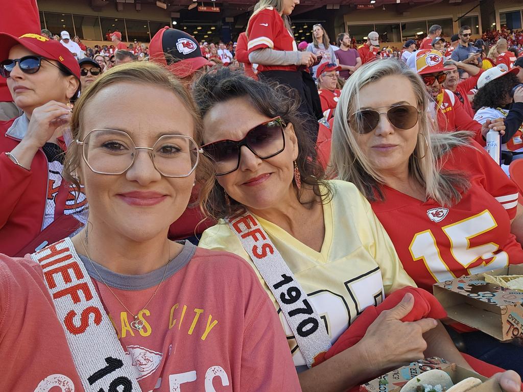 MichelleFewins's tweet photo. Let's go! #ChiefsKingdom https://t.co/9GpcFEwFqH