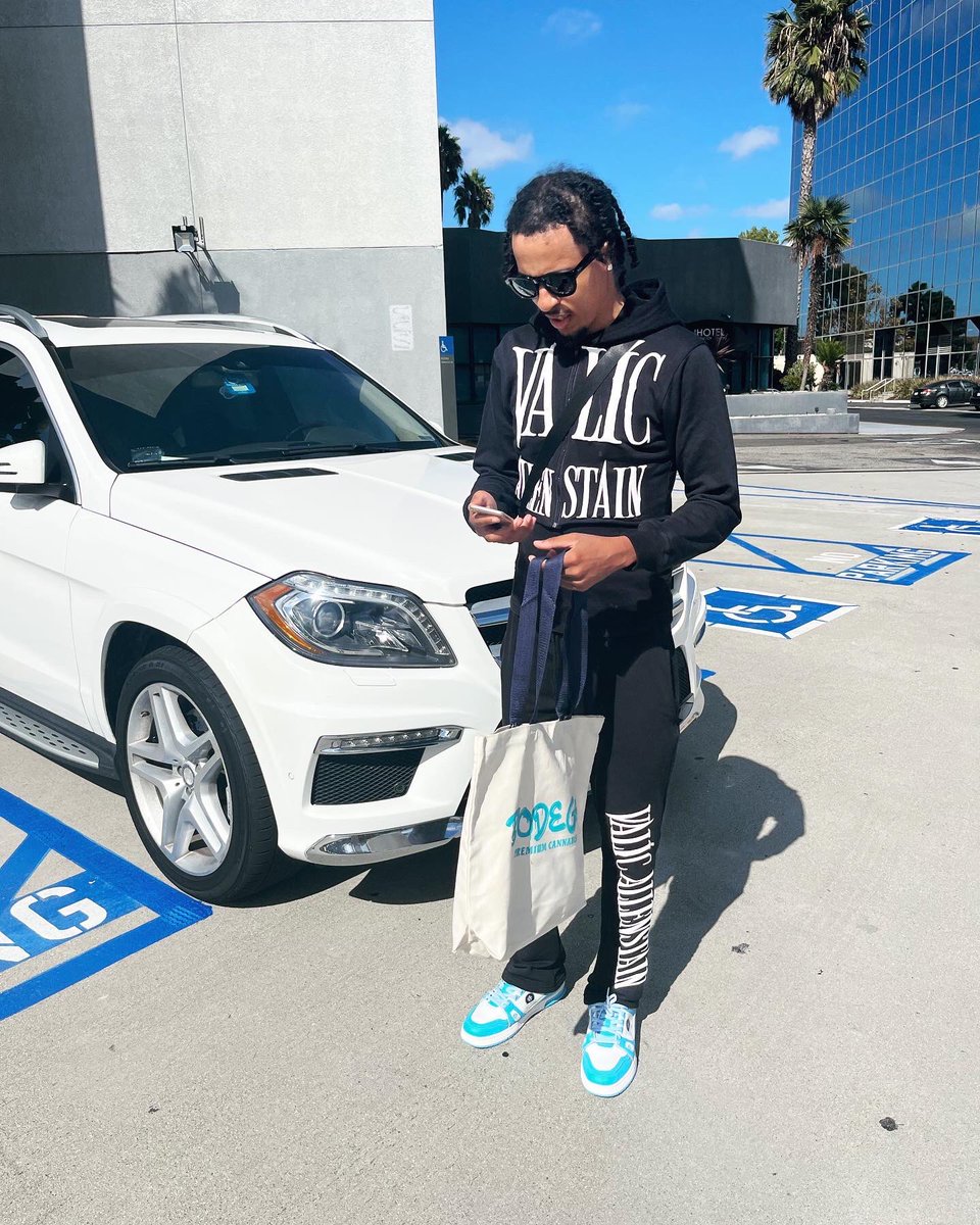 S_stevens36's tweet photo. Run the 1 like John Stockton, can’t no 🥷 say I ain’t put em in position to score ⛹🏽♂️
S/O @bigchief for showing love & blessing with tha care package!!! Y’all go TAPP in with them boyz if y’all in LA!!!
#VAMOVEMENT #BODEGA https://t.co/DmrXC0fxDX