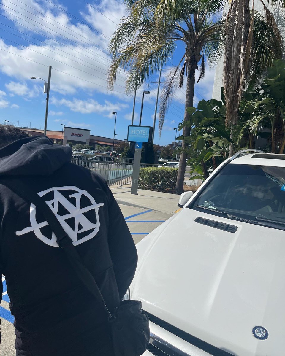 S_stevens36's tweet photo. Run the 1 like John Stockton, can’t no 🥷 say I ain’t put em in position to score ⛹🏽♂️
S/O @bigchief for showing love & blessing with tha care package!!! Y’all go TAPP in with them boyz if y’all in LA!!!
#VAMOVEMENT #BODEGA https://t.co/DmrXC0fxDX