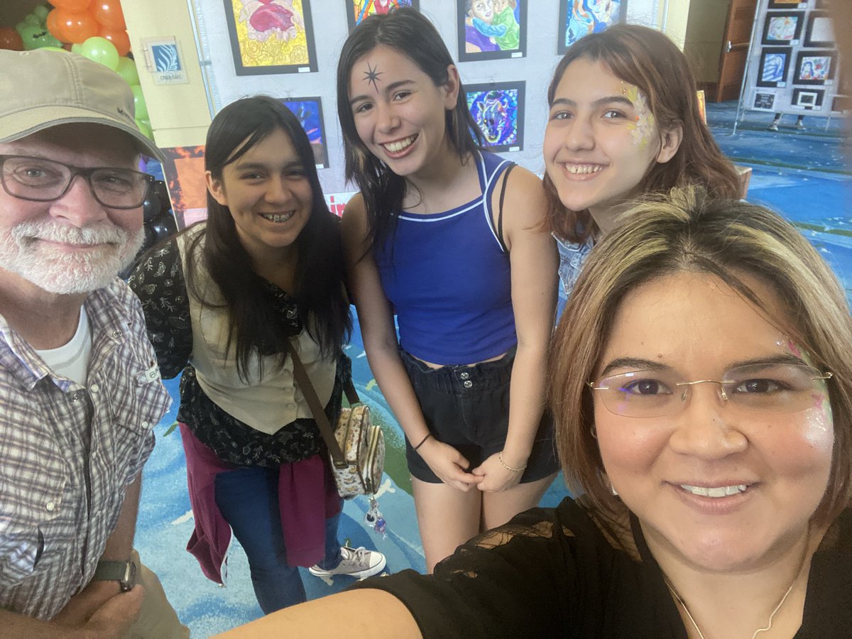 Nikki Rowe Art club and Memorial Art students volunteering at Fiesta de Palmas on Saturday. They also participated in the Mini Altar contest at the Museum of South Texas History! 🙌🏻