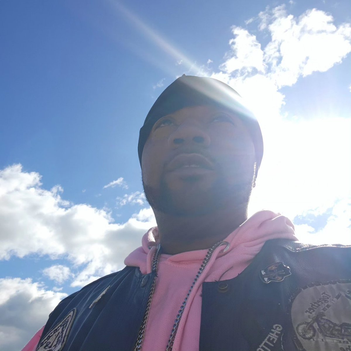 Future8869's tweet photo. Today's Breast CANCER Walk https://t.co/nru9QnRFgT