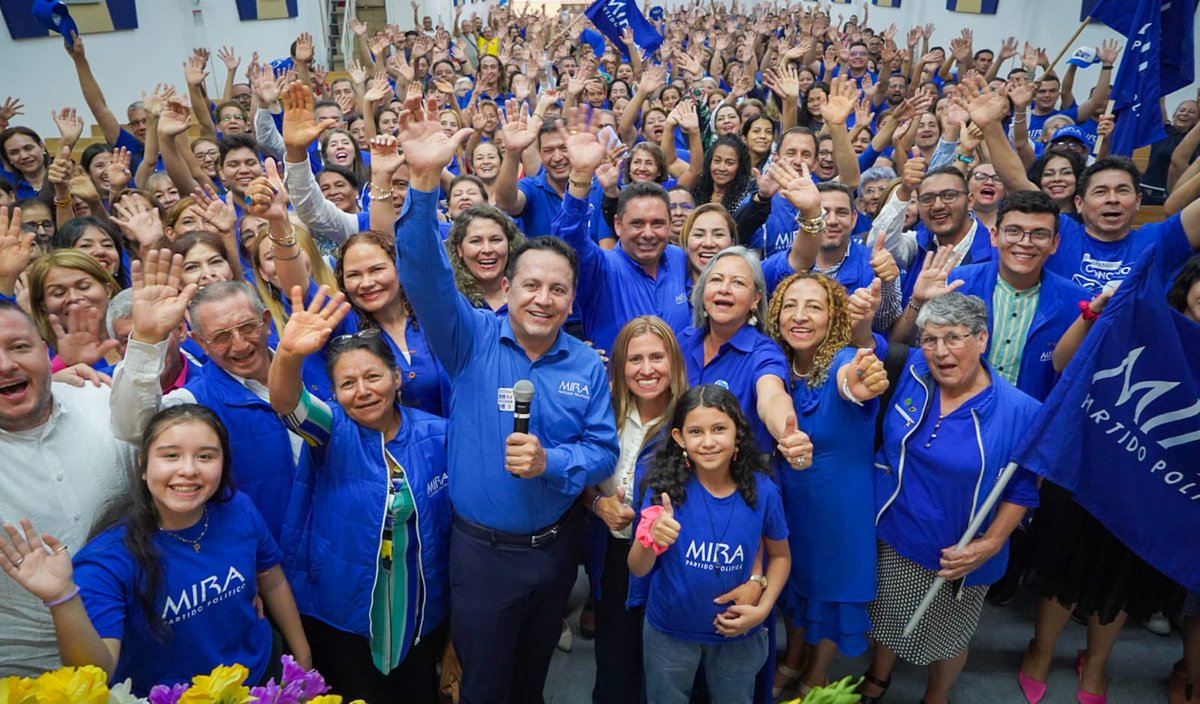 Virguez's tweet photo. 🗓️Último día de cierres de campaña! 🧢
Es un privilegio estar en Santander, celebrando el cumpleaños #23años del @PartidoMIRA y acompañando a los candidatos.🎉
Un despertar emocionante 💙 de los Miraístas por todos los municipios del departamento!
@Madiedo_MIRA https://t.co/Xev95kfyf6