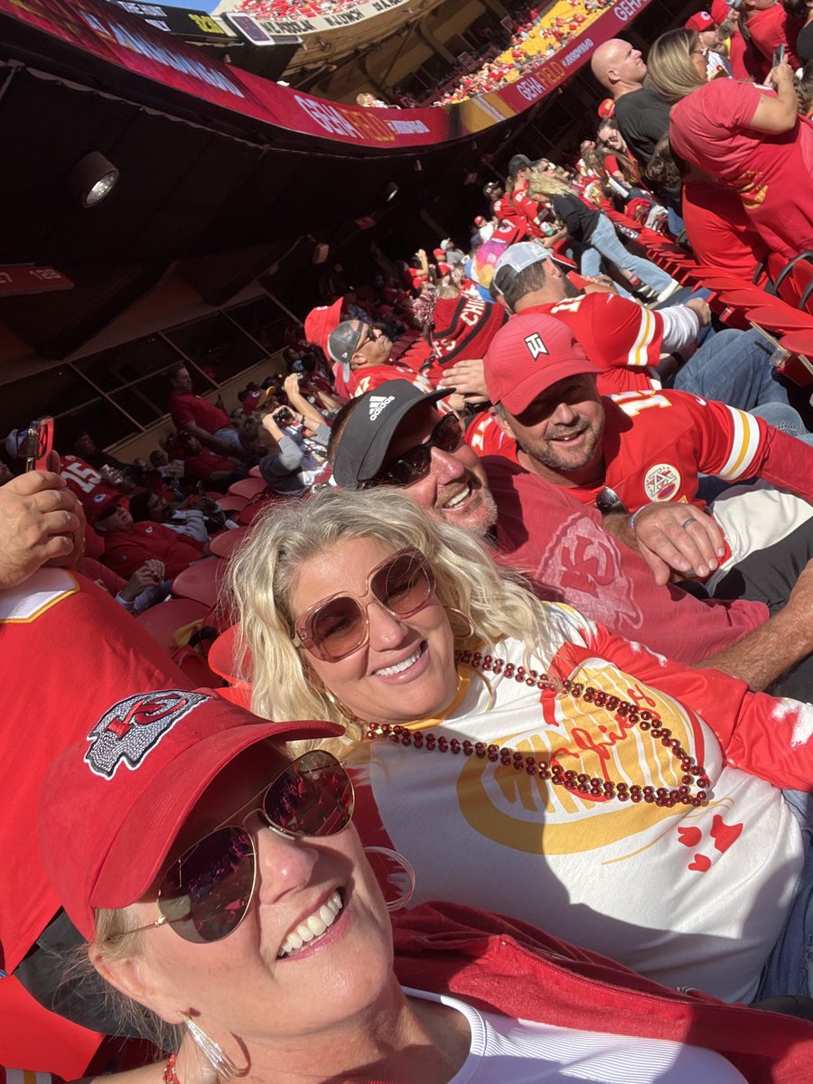 TamiFroehlich's tweet photo. Go Chiefs! #chiefskingdom https://t.co/YhQCxVPNGT