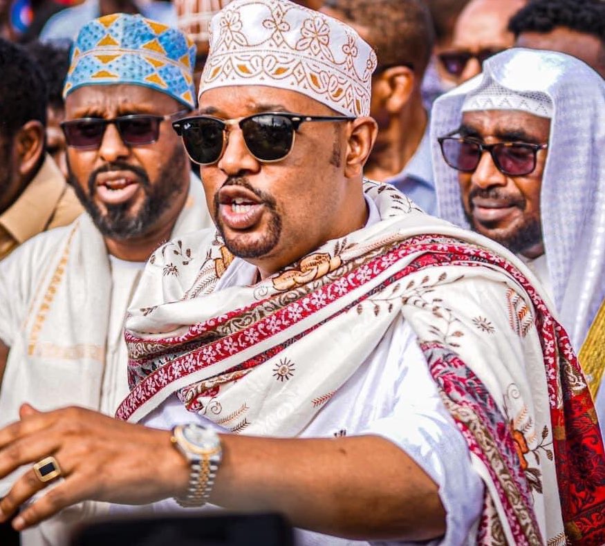 MukhtarAlaska's tweet photo. Dhulbahantow waxaanu aniga iyo CBB/NN isku haynay maanta ma ila aragtaan?CBB maanta yar iyo wayn waxay si akhlaaqda ka baxsan u caayayaan, Garaadkeena Garaad jaamac Garaad ismaaciil (Garaad mideeye) kooxda CBB waxay caabudaan Farmaajo, waana koox xagjir ah oo u baahan in umada laga qabto sharkooda.