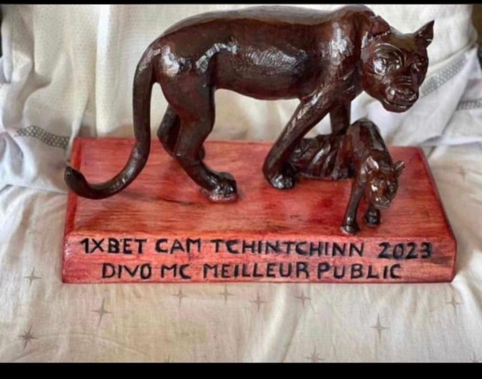 Cotedivoireoff_'s tweet photo. Le trophée de Divo MC ! Meilleur Public du CAM Tchin-tchinn 2023 ❤️ https://t.co/ju7WMg1e9C