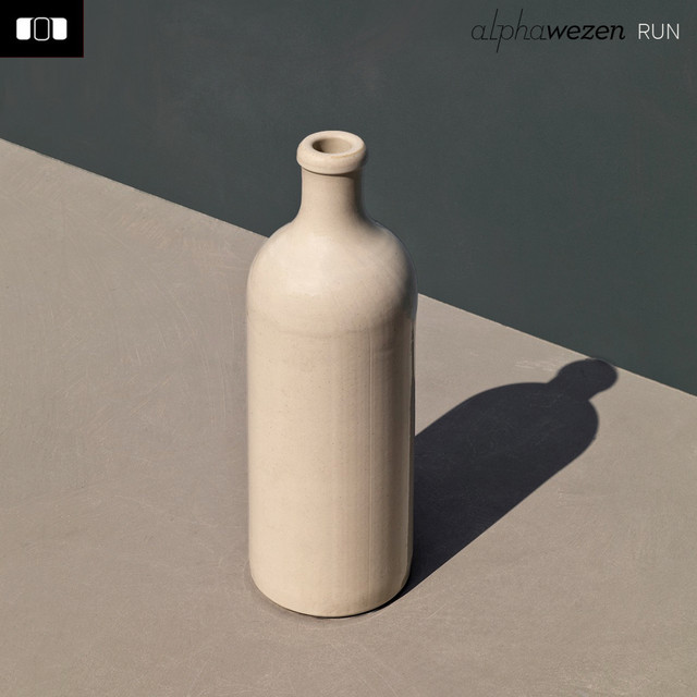 Alphawezen's tweet photo. 2nd song of our new album: 'Run' 
Listen/watch: https://t.co/Z5T9WMhKaH https://t.co/kImmVHTubs
