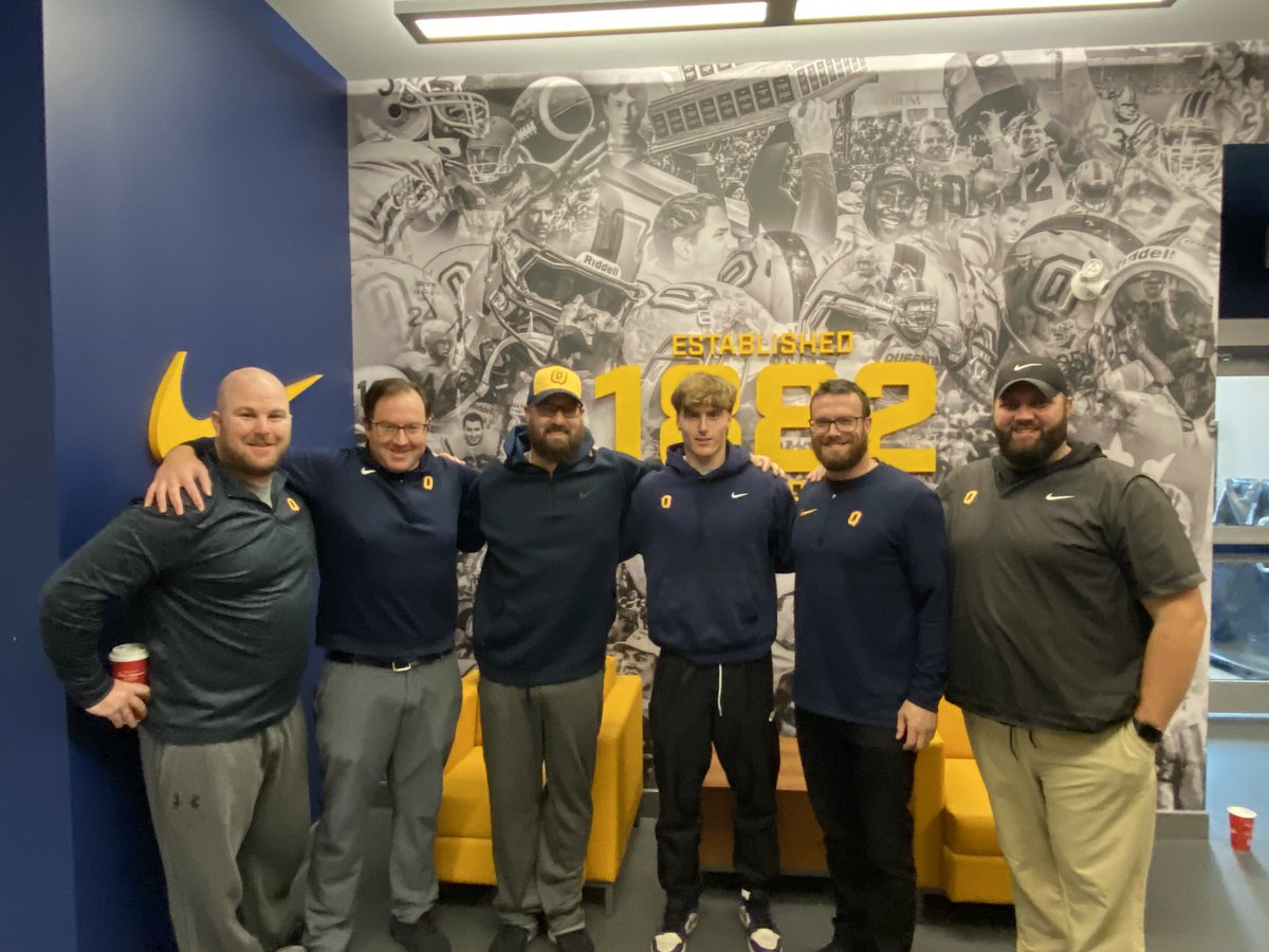 LoganSwann10's tweet photo. After a great visit @Queens_Football I am extremely excited to announce that I am 100% committed to Queens University!!!! π·π΄@coachbech @SteveSnyderQ @CoachNezQU @bendanger2644 #chagael #gogaels #committed https://t.co/292h4MtZ05