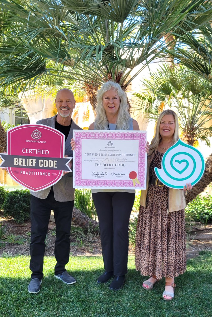 NikkiDanby1's tweet image. Me..pictured here, newly certified!! with Dr. Bradley Nelson and his marvelous wife Jean, of The Emotion Code, The Body Code energy healing and now finally arrived, The Belief Code energy healing modality!! #discoverbeliefcode dflenergyhealer.com