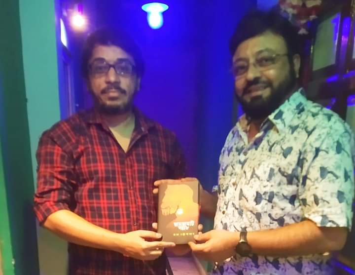 ChatterjeeDir's tweet photo. @bhaswati10 with Rishi Mukherjee after dubbing https://t.co/iMcgvwsXlh