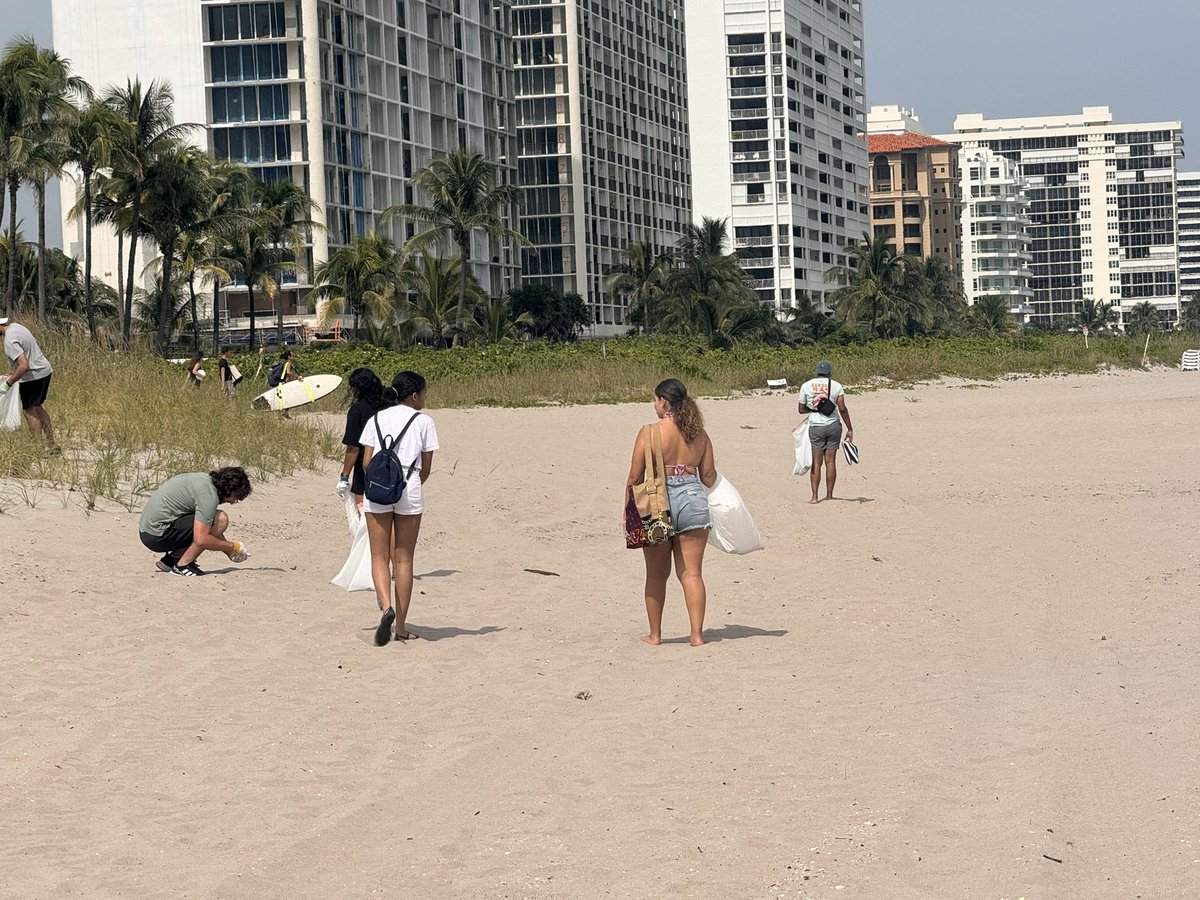 trapstarempire's tweet photo. "🌊✨ Participating in hosting today's #BeachCleanup to protect our coastal paradise! 🌴🚮 Let's leave no trash behind and preserve the beauty of our oceans. Together, we can make a positive impact! 💙💪 #CleanCoastlines #SaveOurSeas #CommunityAction" https://t.co/QE0g9evARJ