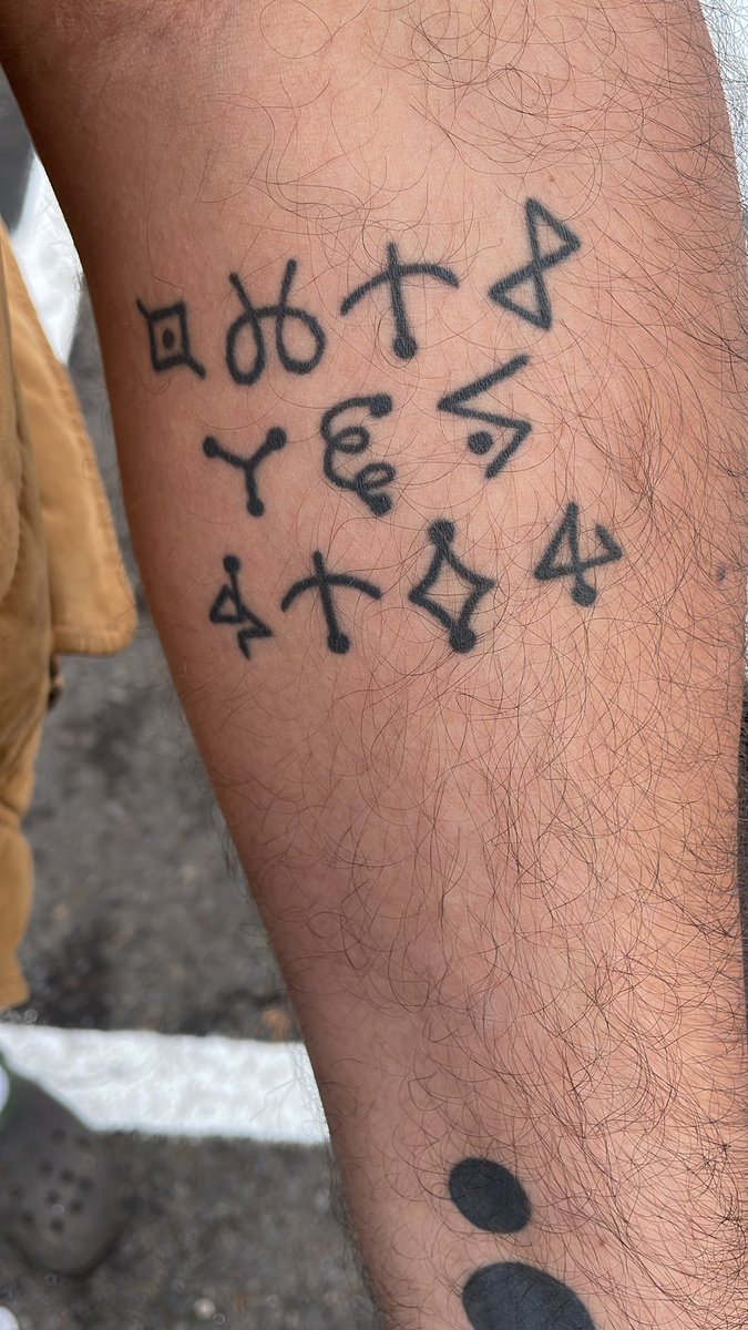 AlexJonesBot1's tweet photo. Seeking tattoo ideas https://t.co/7Mp0Rhmzyx