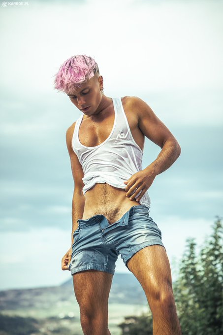 Oh c'mon boy... 😏 lower! lower! 😈🤤 Sure! 🫣 It's FULL FRONTAL Sunday 💦🍆 on: https://t.co/U5Efo5SGSh  Don't