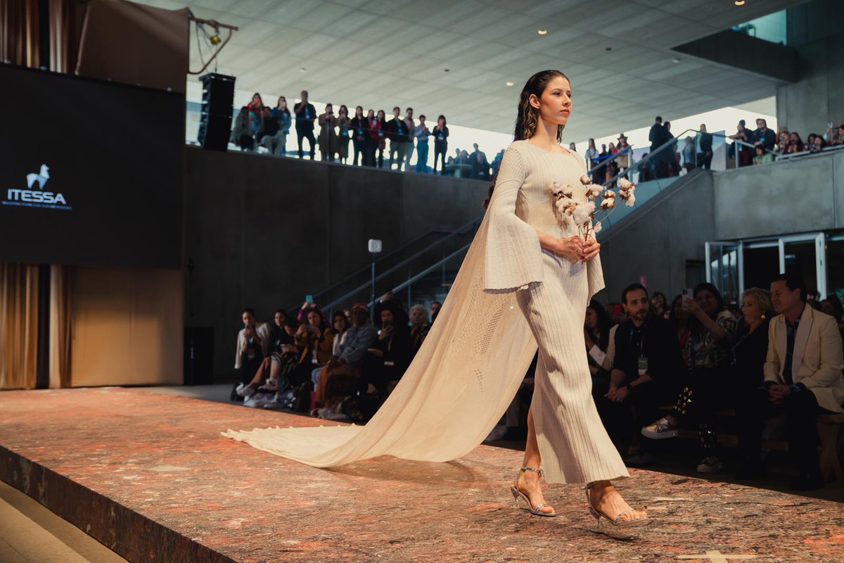 Promperu's tweet image. #PROMPERÚ reafirma su compromiso con la sostenibilidad bajo el lema "En armonía con el mundo".🌳🌎
#PerúModaDeco busca impulsar la internacionalización de las empresas textiles peruanas y promover una industria global con conciencia ambiental y social 👉 gob.pe/es/n/854073.