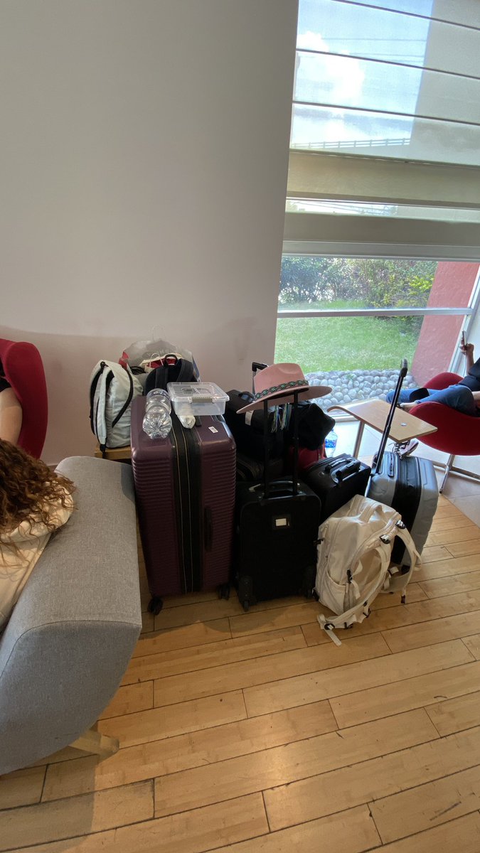 dr_danielmac's tweet image. Desde el viernes estamos desalojados esperando tu apoyo @airbnb_mx 
Tus asesores telefónicos y supervisores no nos han podido ayudar. 
@Airbnb @AirbnbHelp @Profeco