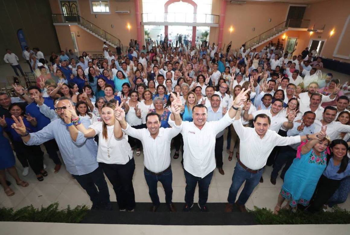 MauVila's tweet photo. Me dio mucho gusto reunirme con @RenanBarrera, @CeciliaPatronL, @AsisFC y todo el #EquipoYucatán del @PanYucatan, seguimos trabajando juntas y juntos para continuar con la transformación de nuestro estado en beneficio de todas las familias yucatecas. https://t.co/d6ndZEksmb
