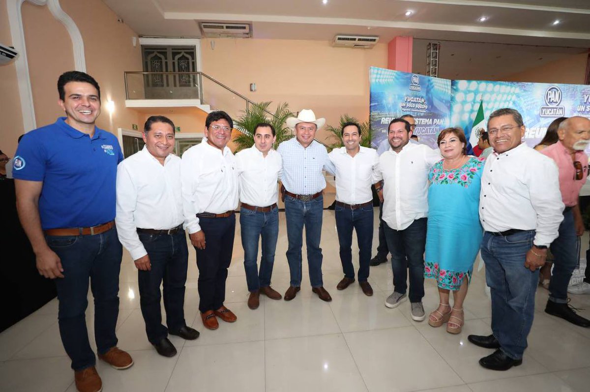 MauVila's tweet photo. Me dio mucho gusto reunirme con @RenanBarrera, @CeciliaPatronL, @AsisFC y todo el #EquipoYucatán del @PanYucatan, seguimos trabajando juntas y juntos para continuar con la transformación de nuestro estado en beneficio de todas las familias yucatecas. https://t.co/d6ndZEksmb