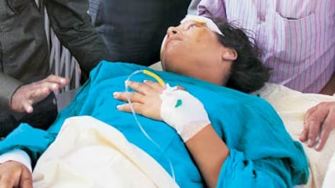 DrJPeace's tweet photo. 🇮🇳 In India on April 4, 2011, a young woman named Arunima Sinha faced a life-altering event. While traveling by train, she was attacked by robbers who pushed her out of a moving train. https://t.co/jRMqlga2AG