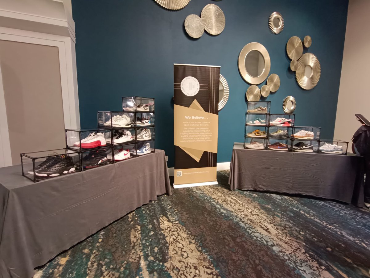 Avec le programme développé par <a href="/USAmbFrance/">Ambassador Charles Kushner</a> #sportsvisitorprogram  et <a href="/Academie_Paris/">Académie de Paris</a> nous avons eu la chance d'assister hier soir au #PowerofSport Gala organisé par <a href="/InstituteSSJ/">The Institute for Sport & Social Justice</a> et <a href="/ryansmithtv/">Ryan Smith</a> à Orlando FL. Une chance de découvrir le sport aux USA et son fonctionnement.