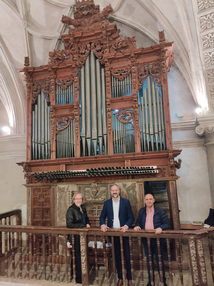 sevegodina's tweet photo. Agradecido a @Miguel__Jaime por acogerme y descubrirme los secretos del órgano de #Longares junto a Luis Antonio González concertista en las XLI jornadas de órgano de @DPZaragoza y agradecido a Charo Lázaro diputada de Cultura por esta oportunidad https://t.co/K05z6MoN6x