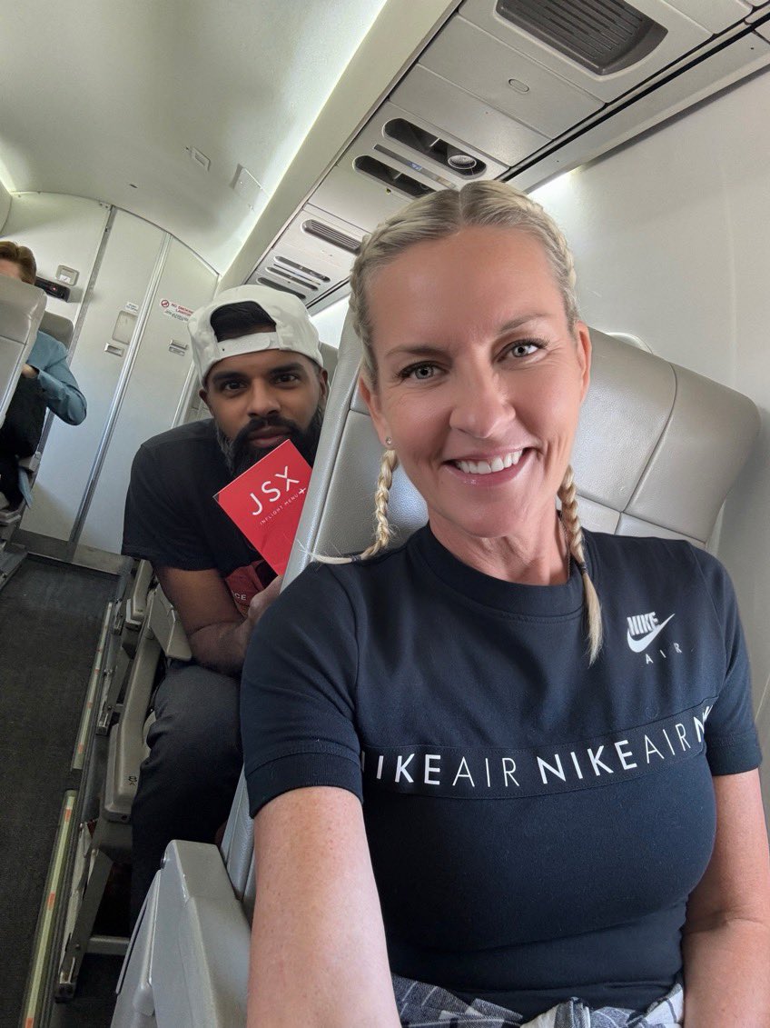 CJSimpson_'s tweet image. Vegas we on the way! 

#championshipparade #letsgo #jsx