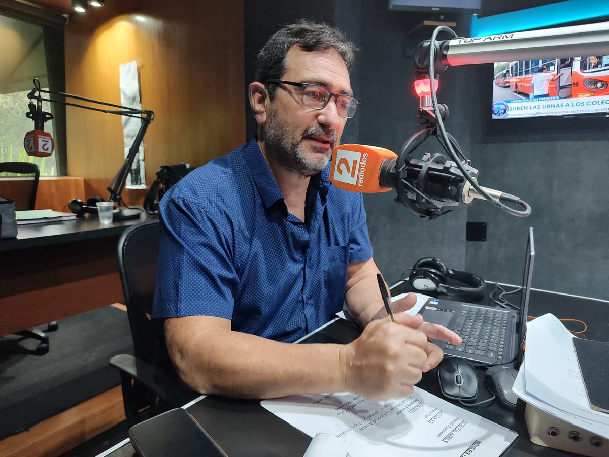 #AHORA #Elecciones2023 🗳️
Ya empieza <a href="/robertocaferra/">roberto caferra</a> junto a todo su equipo: <a href="/TangueraOrtola/">Sandra Ortolá</a> <a href="/EvelinMachain/">Evelin Machain</a> <a href="/GalindezM3/">Mariano Galíndez</a> 
🎙️Móviles: <a href="/Daniamoroso/">Daniel Amoroso</a>  <a href="/everarnoldo/">Ever</a> <a href="/maccafab/">ariel borderi</a> <a href="/BianForconi/">Bian</a> 
Desde ahora y hasta la medianoche analizamos todo lo que pasa en estas elecciones presidenciales.