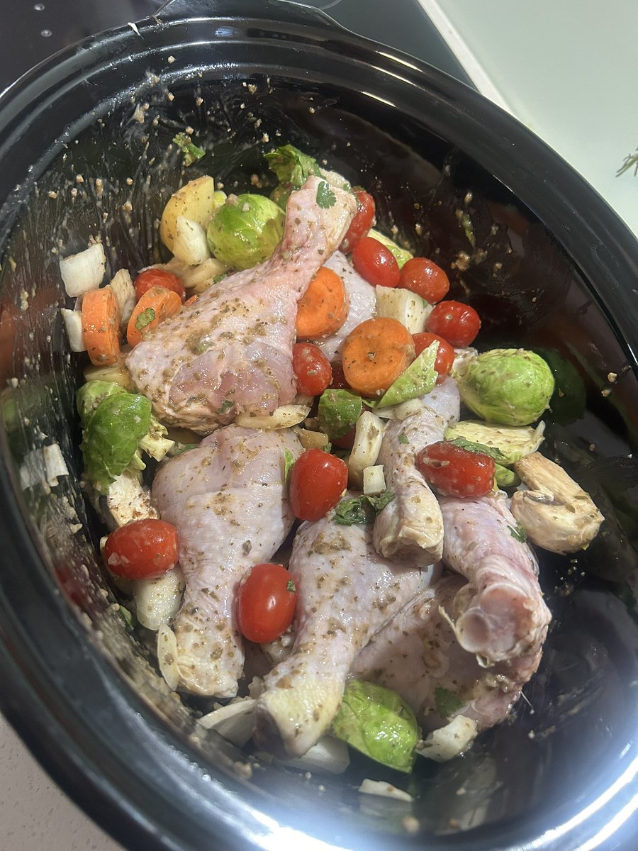 Early morning start in readiness for tonight’s family dinner…lemon garlic chicken “lubly legs” in the slow cooker mixed in with an array of veggies. 
#aheadofthegame #tooorganised