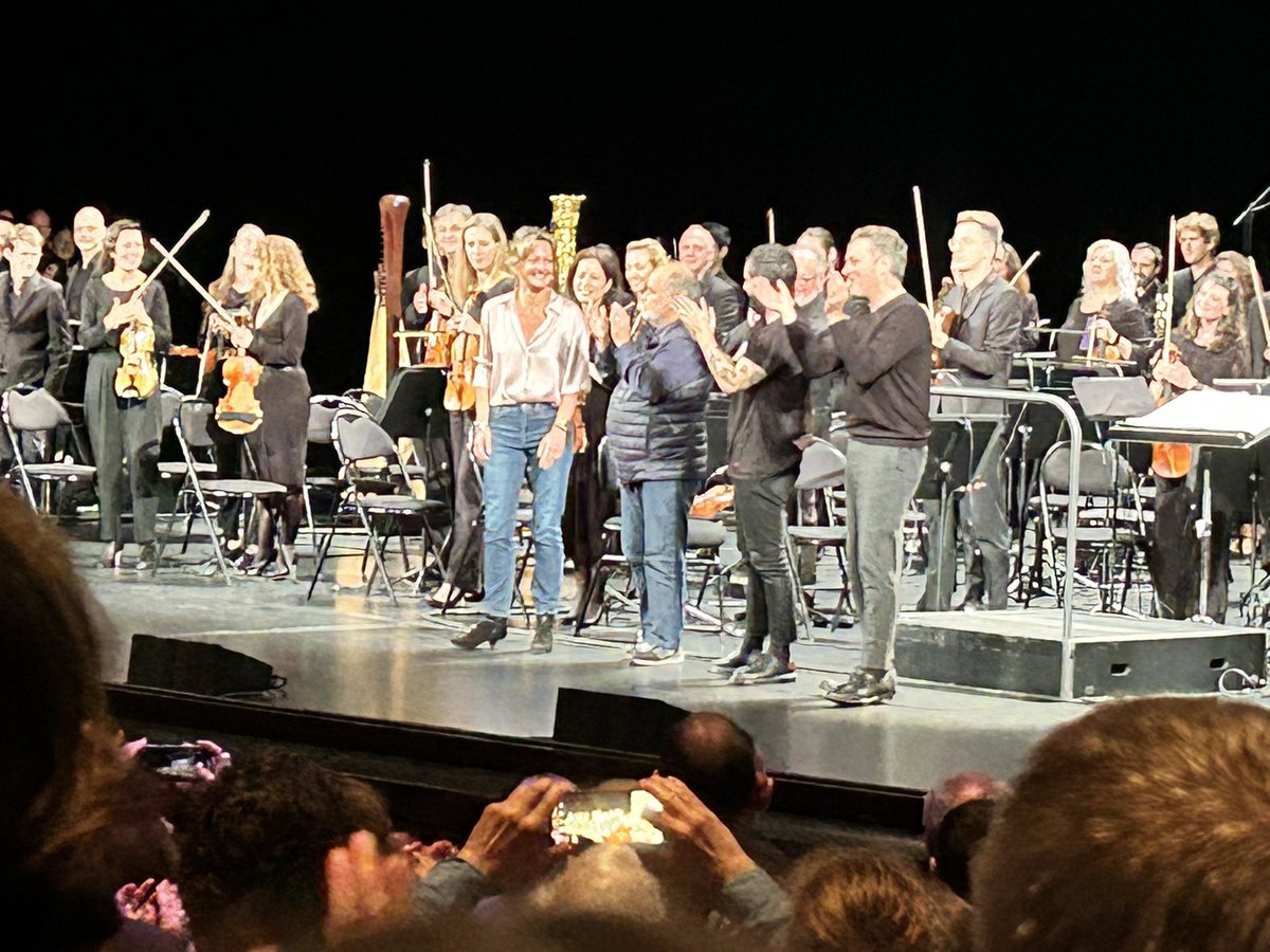 girl7821's tweet photo. Un chef-d’œuvre merci monsieur @AAstierOff  superbe soirée au @VipariSShow avec #kaamelott en ciné concert https://t.co/sVZqT049qZ