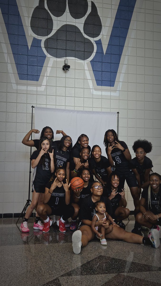 WestsideWBB's tweet image. Media Day BTS… #SZNLoading 🐺🏀🐺🏀