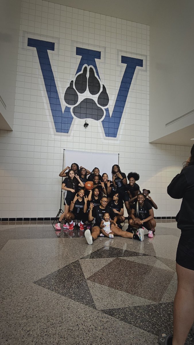 WestsideWBB's tweet image. Media Day BTS… #SZNLoading 🐺🏀🐺🏀