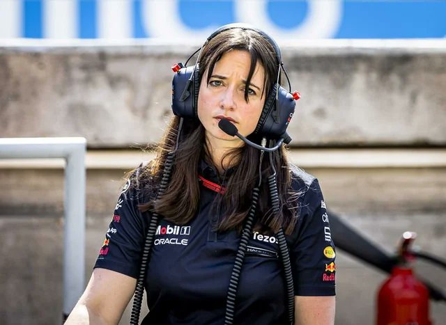 f1trollofficial's tweet photo. This woman can't stop cookin https://t.co/SloALQ207h