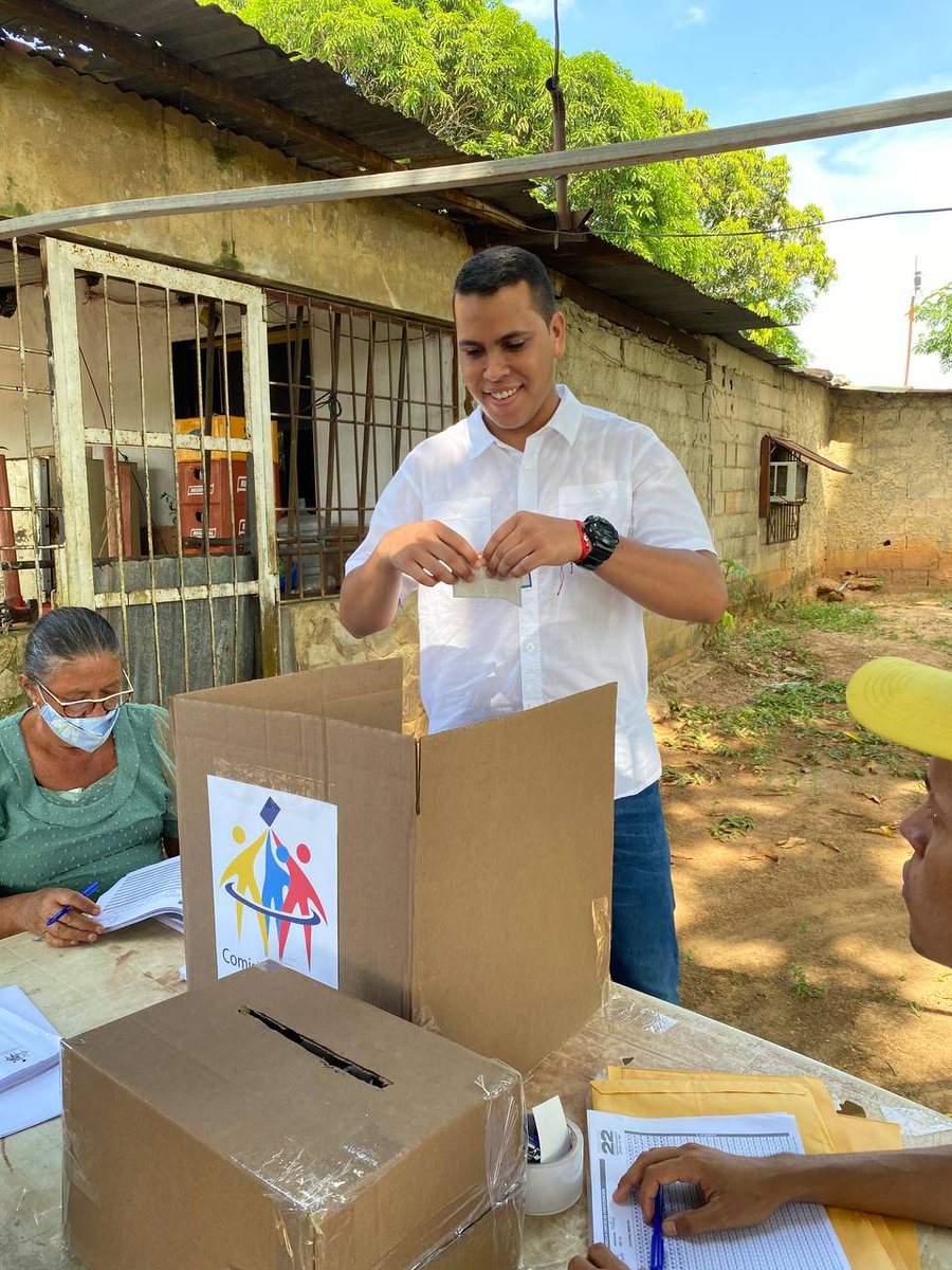 maneirocs's tweet photo. Una secuencia de fotos por mi país ❤️🇻🇪

Desde #Maturin: ¡Venezuela puede! 🍊 https://t.co/1Qx7igp1Ga