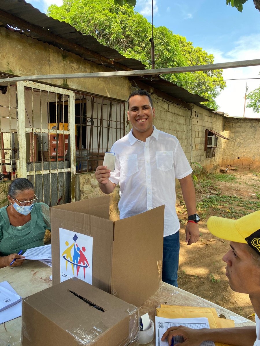 maneirocs's tweet photo. Una secuencia de fotos por mi país ❤️🇻🇪

Desde #Maturin: ¡Venezuela puede! 🍊 https://t.co/1Qx7igp1Ga