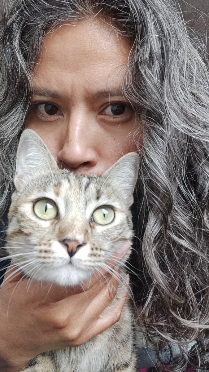 Mi gatita me  salvó y ella no lo sabe.
Chepina ❤️