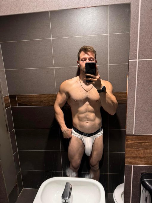 What is something you like about my physique? 👅 https://t.co/7LPWWSH4aw