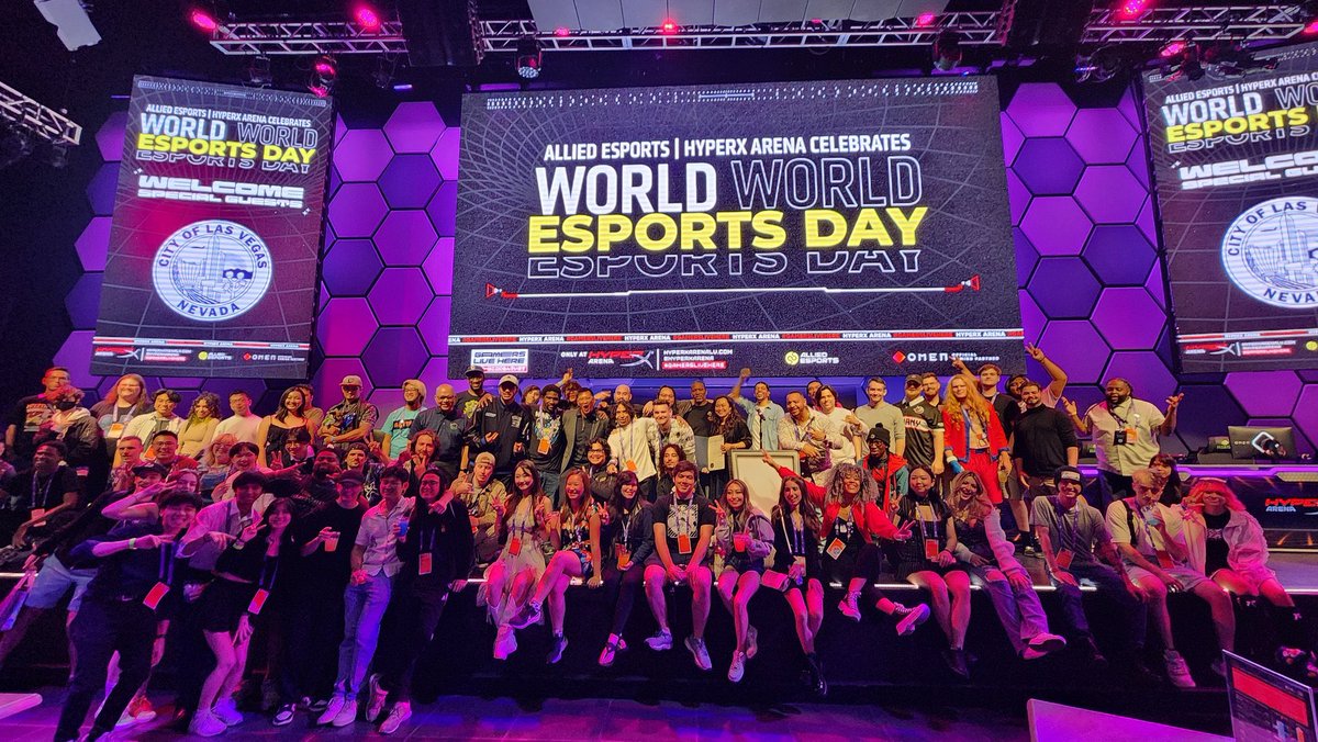 Loved meeting so many amazing people last night 🫶🏼🎉 <a href="/StreamVegas/">Stream Vegas</a>