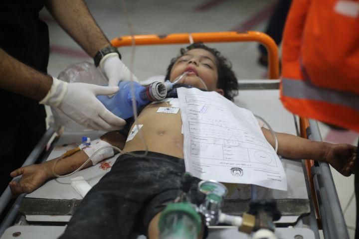 ImenAmy1's tweet photo. #Israel demands the immediate evacuation of #AlQudsHospital in #Gaza, and this is the second warning within an hour, in preparation for the #bombing of the hospital, which currently has more than 12 0000 civilians inside. #WarCrimes #GazaGenocides #GazaHospitalBombing https://t.co/OWj06aimB1