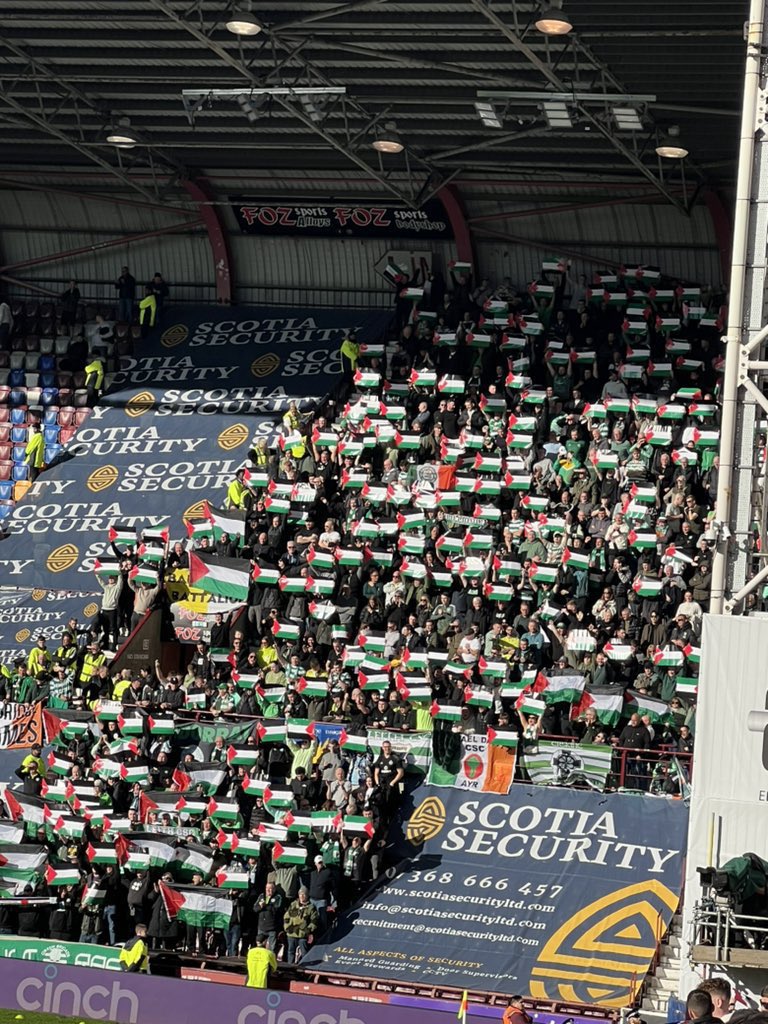 Celtic fans defy the government to show solidarity with Palestine today.