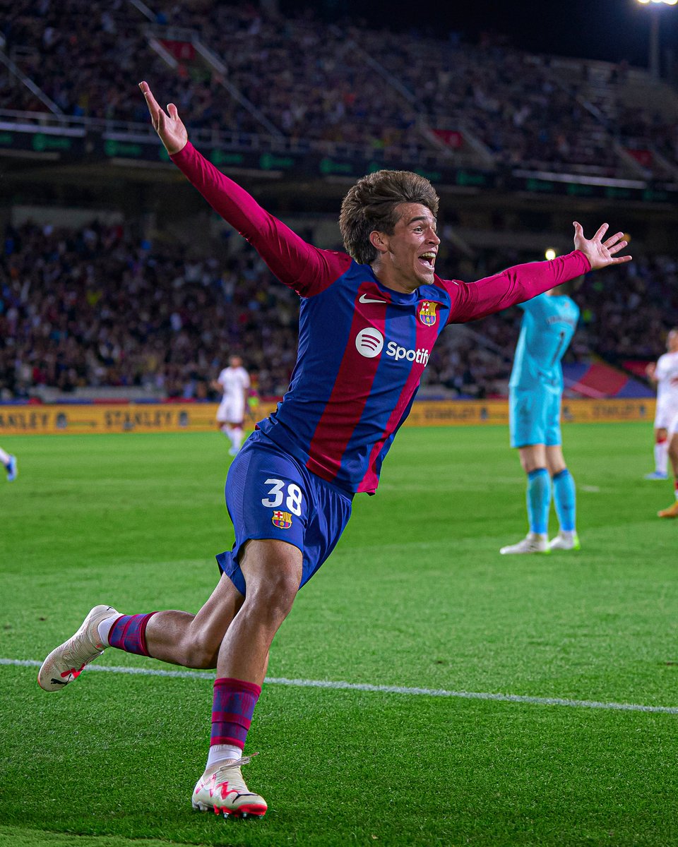 brfootball's tweet photo. 17-year-old Marc Guiu subs on for his Barcelona debut and scores seconds later.

INCREDIBLE ✨ https://t.co/fjOhJFjcE2