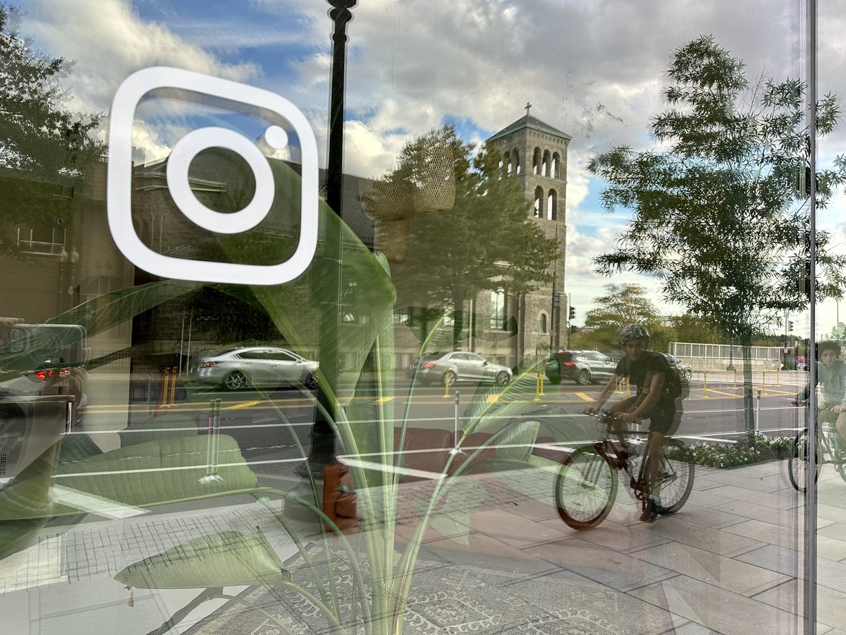 ArielleChapnick's tweet photo. @PoPville @jsidman Any idea if LlamaBar is still coming to Navy Yard? No name or branding inside, and the only thing on any of the windows is the Instagram logo but no handle. https://t.co/7DMRMEiB8o