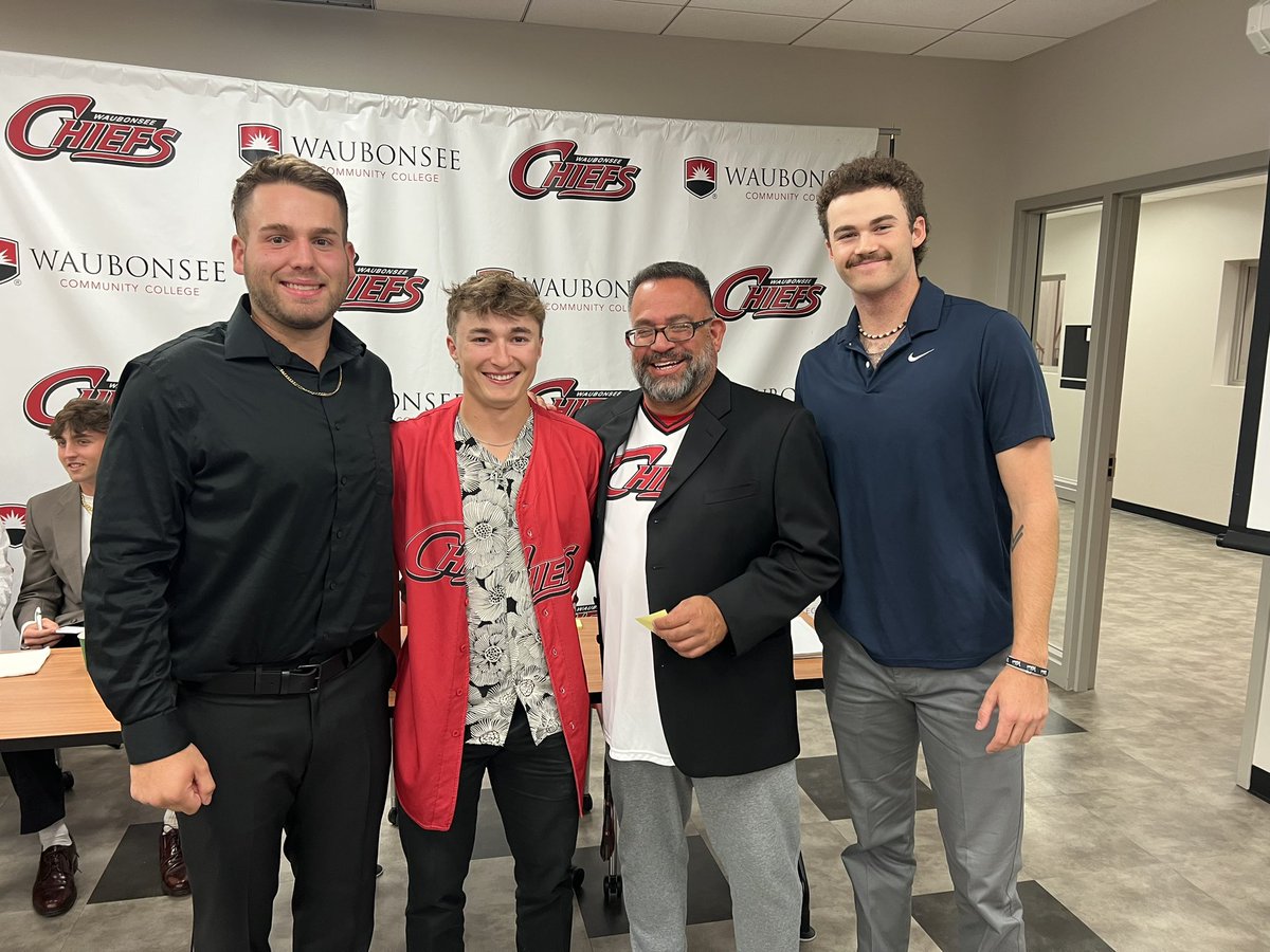 WCCBaseball's tweet photo. Last night was the annual Battle for Gilbert draft. Captains of the Swifties, @chazz_crook and @JonnyMarquez15 select @jjoeljjohnson with their first pick. @RodneyLopezII @IshamKen @coachshaneomac @mfemia15 https://t.co/SqUShntruk